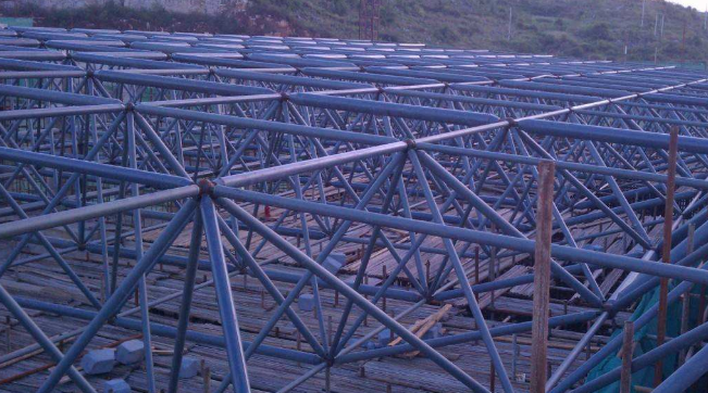 合作概述网架加工中对钢材的质量的过细恳求